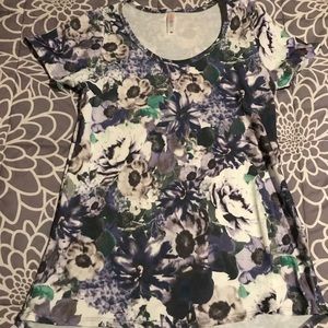 BNWOT stunning floral classic t
